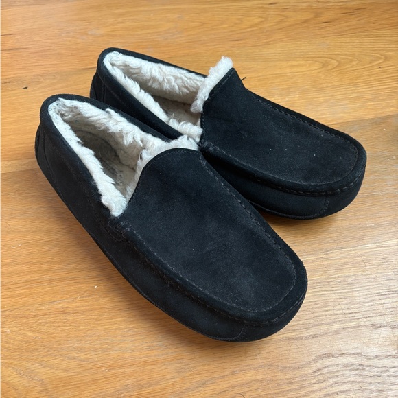 Men's UGG Black Suede Fur Loafers - Picture 1 of 5